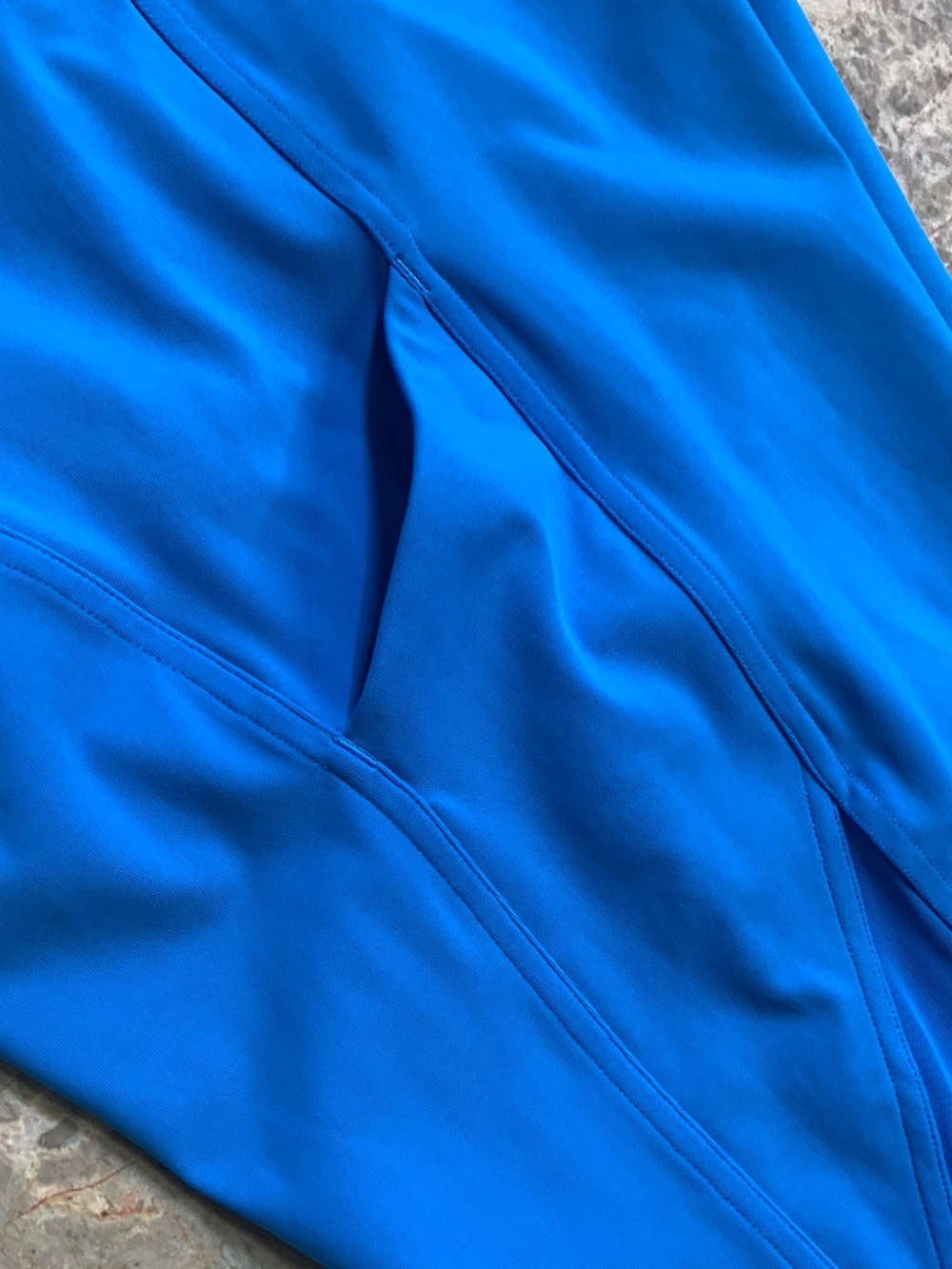 Lululemon Electric Blue Cropped Athletic Leggings - Picture 5 of 6